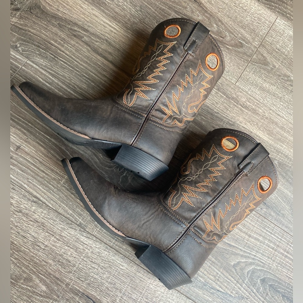 Smokey Mountain kids boots size 6 barely worn (why do their feet grow so fast?)
